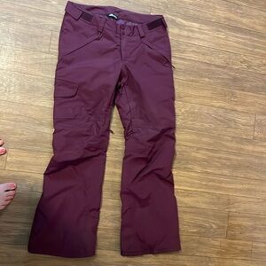 Women’s SZ large north face ski pants. Worn twice like new